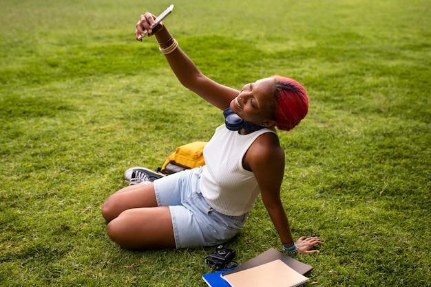 Photo portrait of braless woman outdoors taking selfie