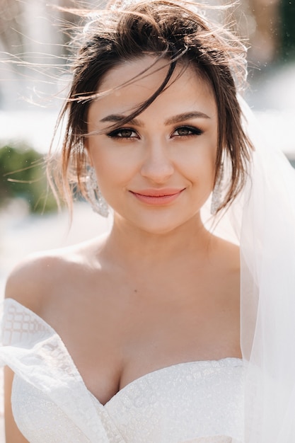 Photo portrait of the bride in close-up