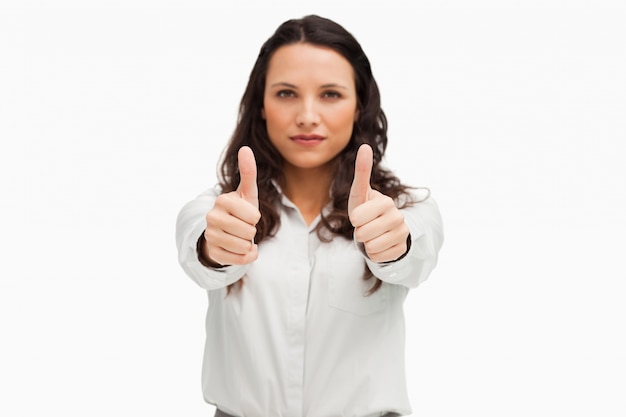 Photo portrait of a brunette approving