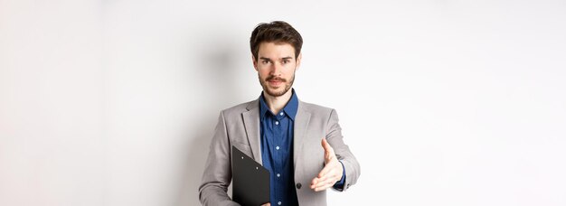 Photo portrait of businessman standing against white background