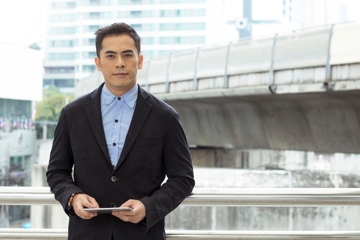Photo portrait of businessman standing outdoors