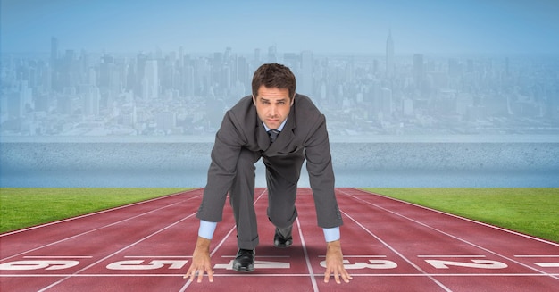 Photo portrait of businessman at starting line on tracks