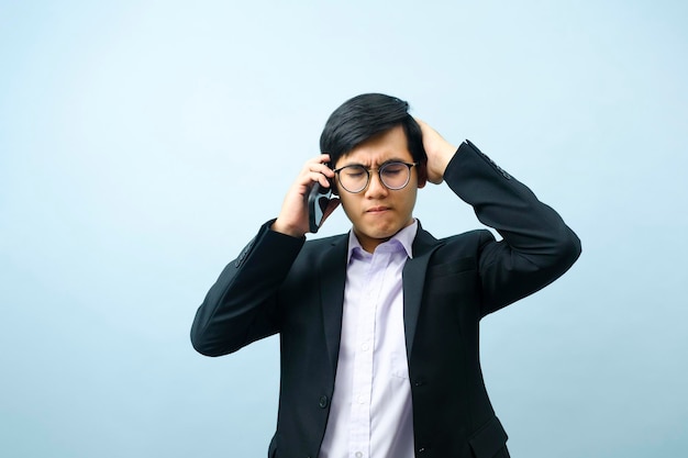 Photo portrait of businessman talking on phone