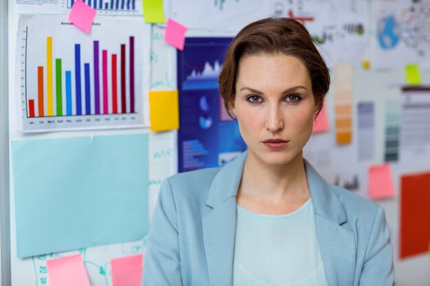 Photo portrait of businesswoman standing