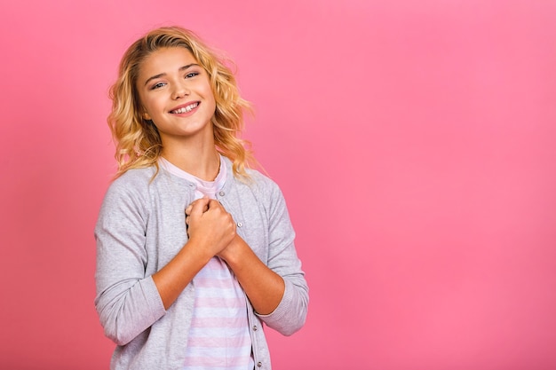 Photo portrait of a cheerful blonde woman