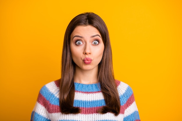 Portrait of cheerful girl send air kiss