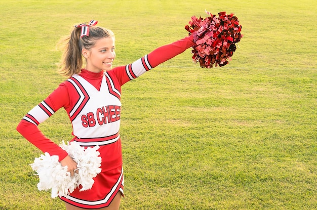 Ritratto di una cheerleader in azione