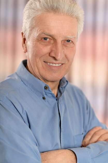 Photo portrait of a close up of mature man