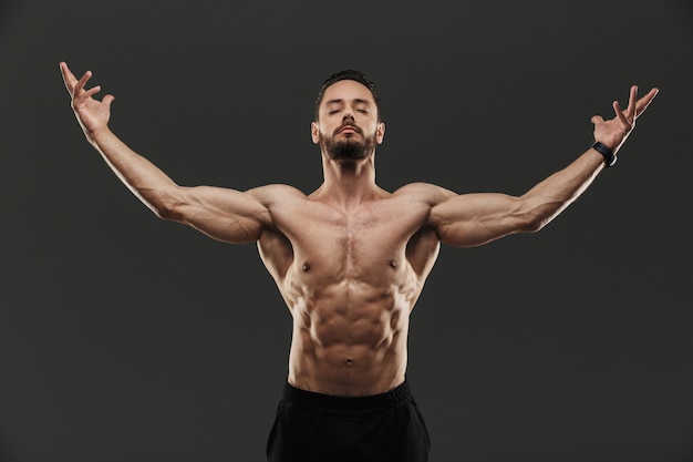 Portrait of a confident muscular bodyuilder posing