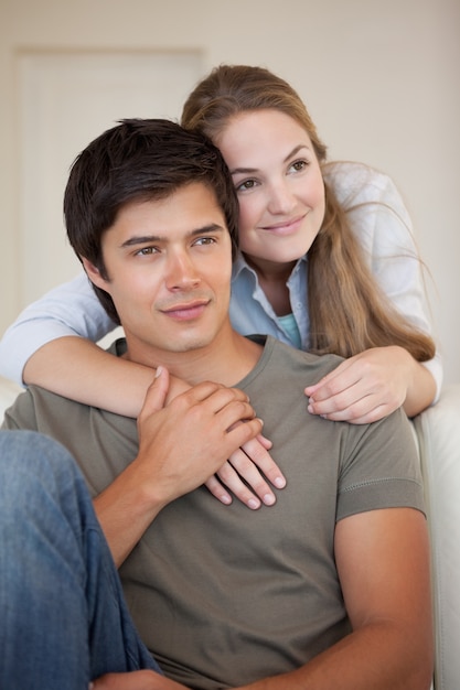 Photo portrait of a couple embracing