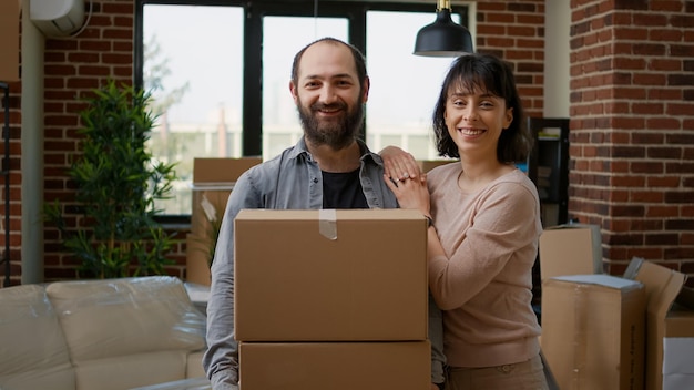 Photo portrait of couple at home