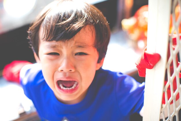 Photo portrait of crying boy