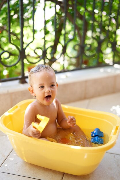 Photo portrait of cute baby boy in bathtub