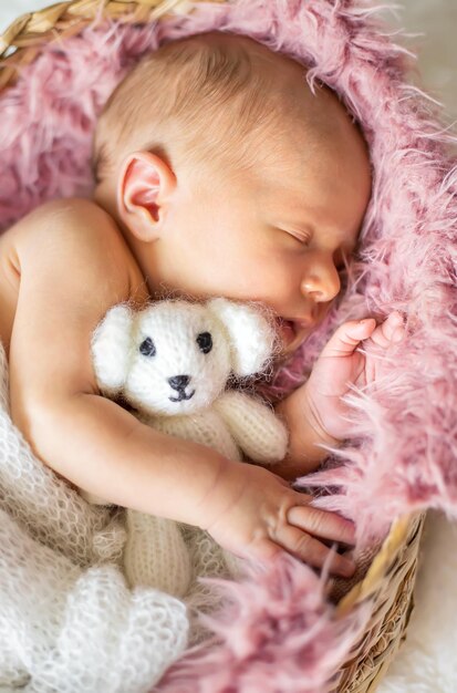 Foto ritratto di una bambina carina sdraiata sul letto