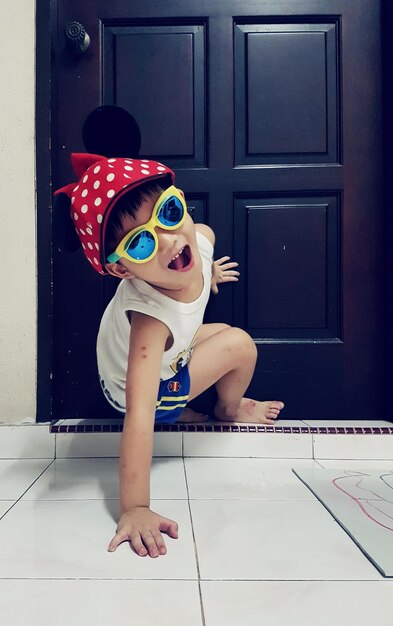 Photo portrait of cute boy on floor at home