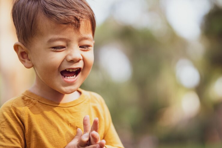 Photo 笑顔の可愛い男の子の肖像画