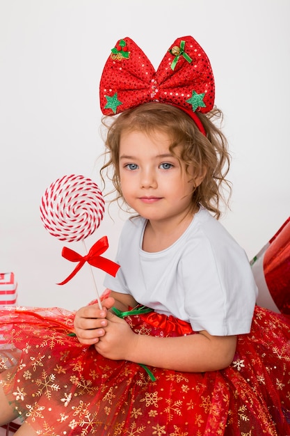 Photo portrait of cute little girl on christmas