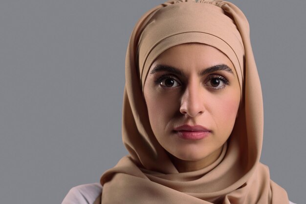 Photo portrait of a cute muslim woman in hijab