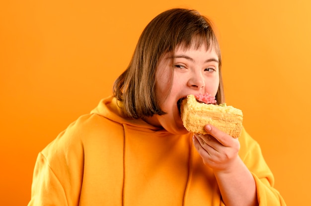 Portrait of cute young girl eating cake