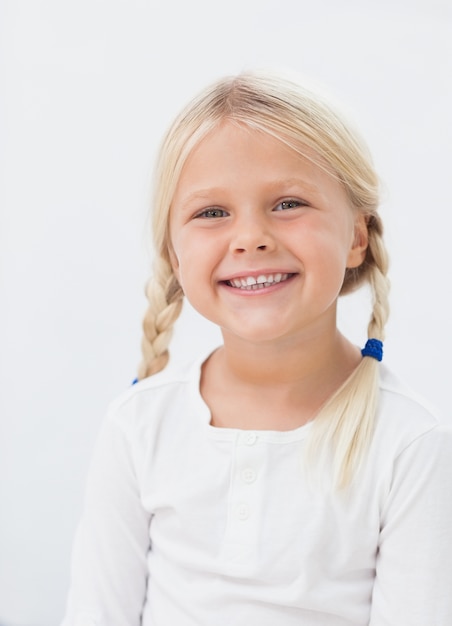 Photo portrait of cute young girl