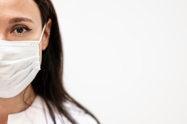 Photo portrait of doctor wearing face mask