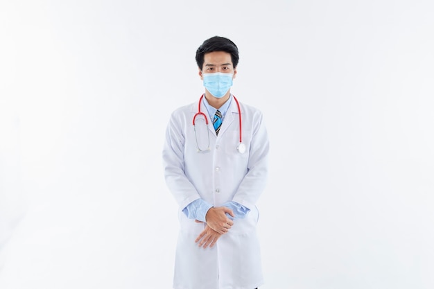 Ritratto di un medico che indossa una maschera protettiva e guanti corona virus concept