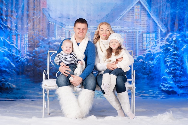 Photo portrait of a family celebrating christmas together