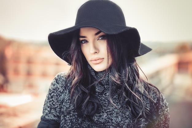 Portrait of fashionable young woman looking at camera