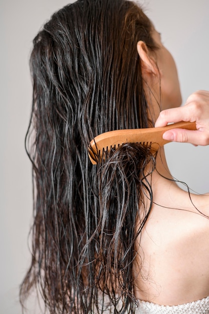 Photo portrait female comb hair