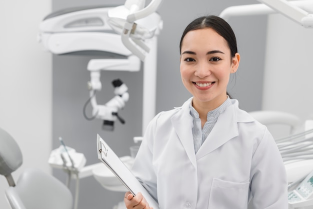 Photo portrait of female dentist