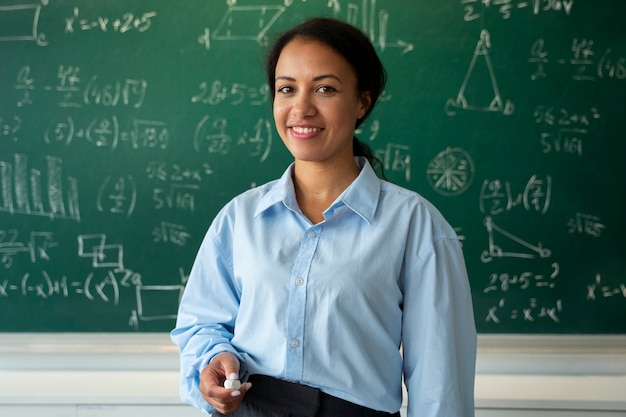 Photo portrait of female teacher at school