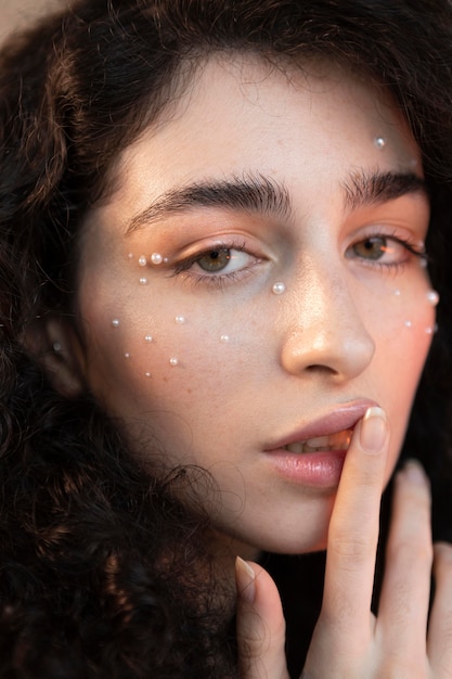 Photo portrait female with pearls make up