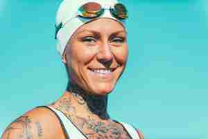 Photo portrait of femlale swimmer with tattoos