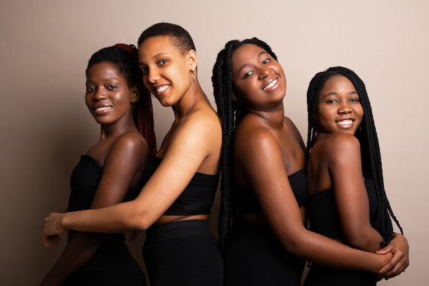 Photo portrait of four beautiful young african women