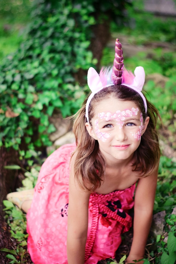 Photo portrait of a girl in costume and make-up