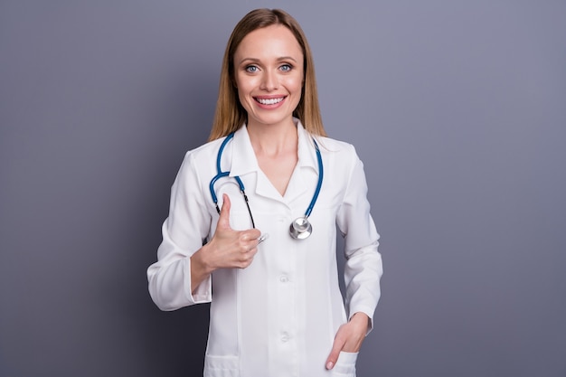 Portrait of girl doc therapist showing thumb up advert