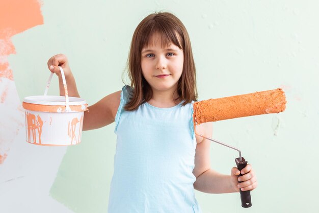 Photo portrait of a girl holding ice cream