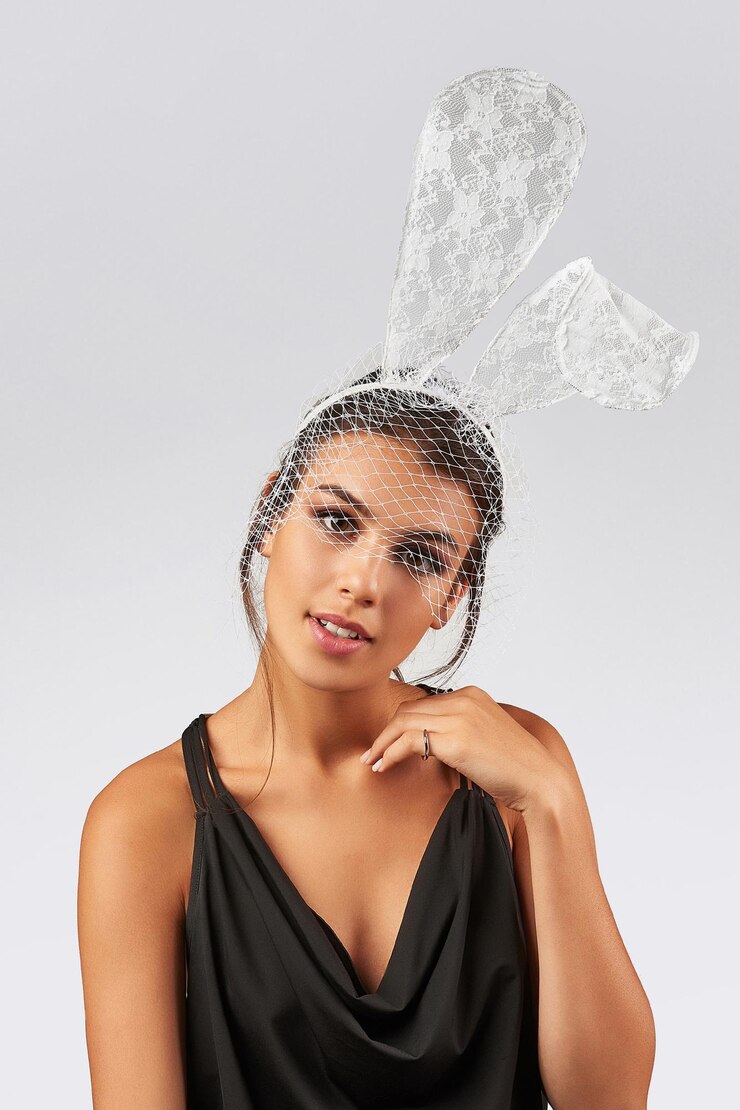 Photo portrait of girl wearing headband against white background
