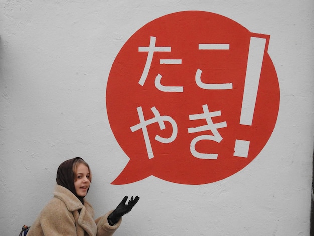 Photo portrait of girl with text against wall