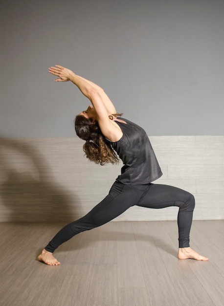 Portrait of gorgeous young woman practicing yoga indoor.
beautiful girl practice asana in class. cal