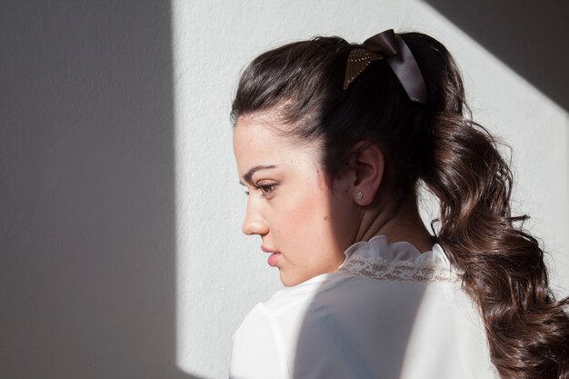 Ritratto di un modello di capelli con i capelli lunghi