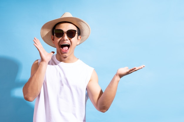 Portrait of handsome asian man wearing sunglasses, Summer vacation concept