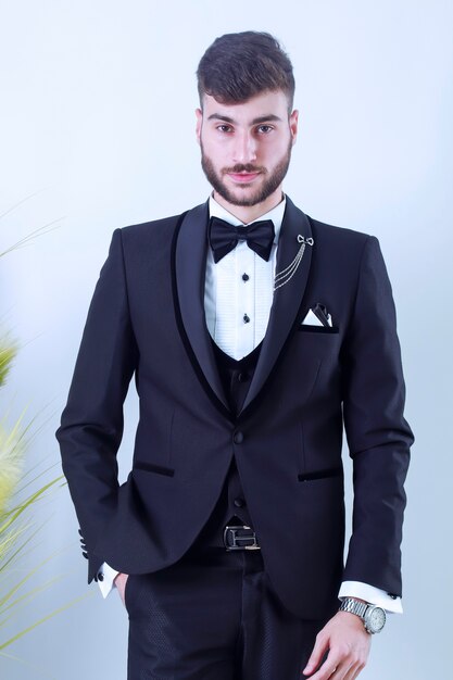 Photo portrait of handsome man in black suit