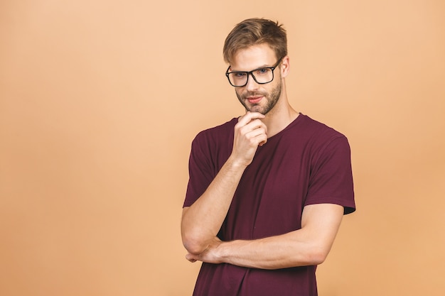 Photo portrait of a handsome man in glasses isolated