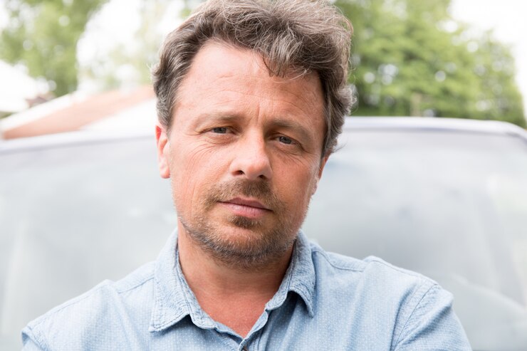 Portrait handsome man whit blue eyes unshaven