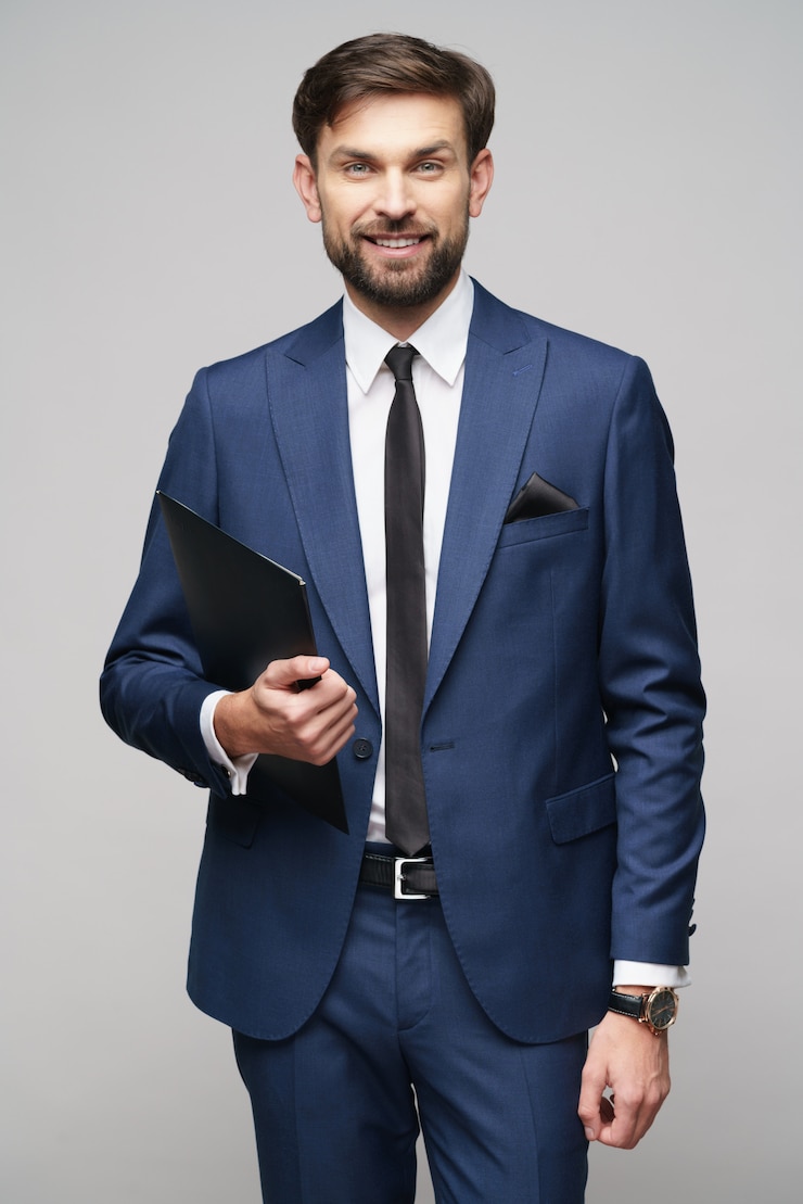 Photo portrait of a handsome young business man holding folder