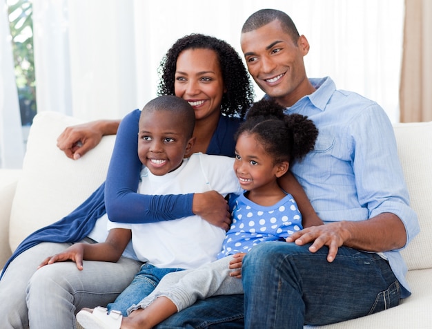 Photo portrait of a happy afro-american family