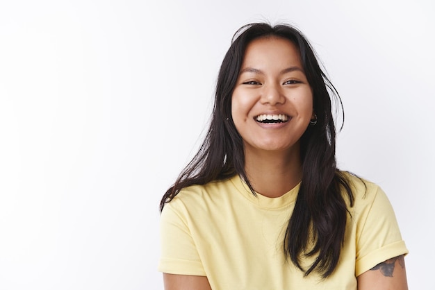 Photo portrait of happy attractive carefree    malaysian girl  smiling