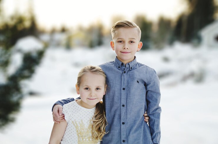 Photo portrait of happy siblings