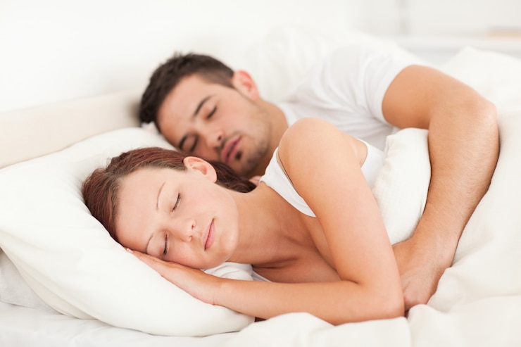 Photo portrait of a happy sleeping couple